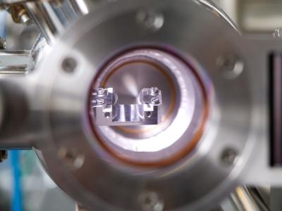 UHV system for surface analysis of thin films, interfaces and nanostructures