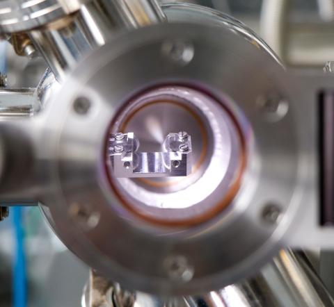 UHV system for surface analysis of thin films, interfaces and nanostructures